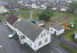 Kommunedirektøren i Hå har foreslått å legge ned de fire minste barnehagene på Nærbø: Vigre naturbarnehage, Breidablikk kulturbarnehage, Bjorhaug barnehage og Vibereiret barnehage, og erstatte disse med en ny barnehage på Bjorhaug med plass til 150 barn.